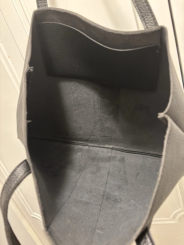 Bolso de Mano Vince Camuto de Cuero Negro Foto 3 de 4