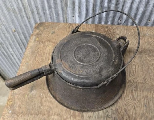 Vintage Wagner #8 1910 Sidney O Cast Iron High Base Waffle Maker