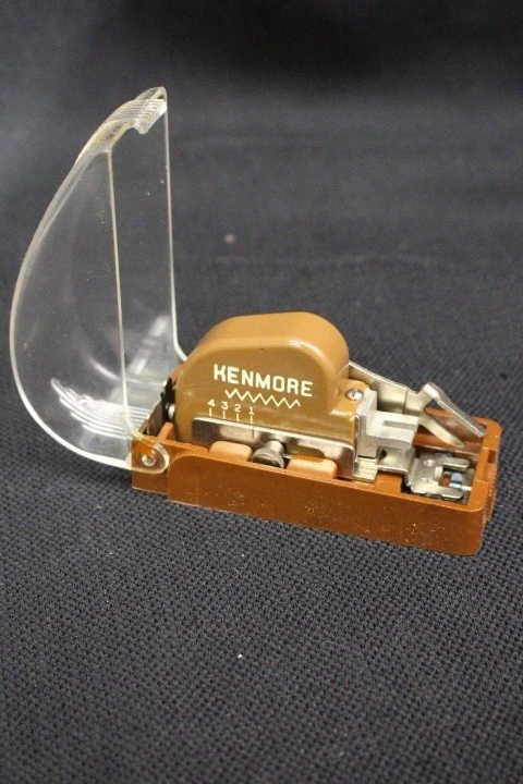 Lot SEARS Sewing Items,Sewing Machine Model 1400 Booklet, Tools & Zig Zag - Image 4 of 4