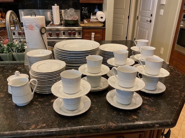 Vintage Coventry Fine China Japan Chantilly #652 Large Dinner Set