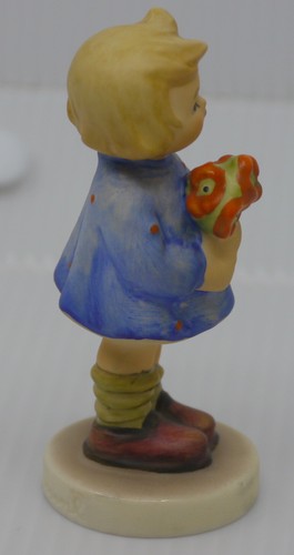1986 GOEBEL HUMMEL FIGURINE GIRL WITH NOSEGAY, No. 239 a, 3.5 INCHES, TMK-6 - Picture 4 of 5