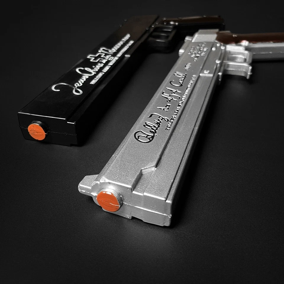 Juego de 2 pistolas de espuma similares a las pistolas Hellsing Alucard Destiny para adultos disfraces Foto 2 de 4