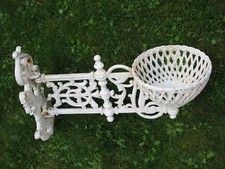 Żeliwny wysięgnik w stylu antycznym kosz na kwiaty pergola rosti chabby biały 10kg 60 cm