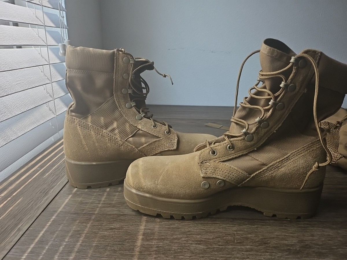 US Army 9.5R Standard Issue Vibram Hot Weather Combat Boots US Army 9.5R Standard Issue Vibram Hot Weather Combat Boots