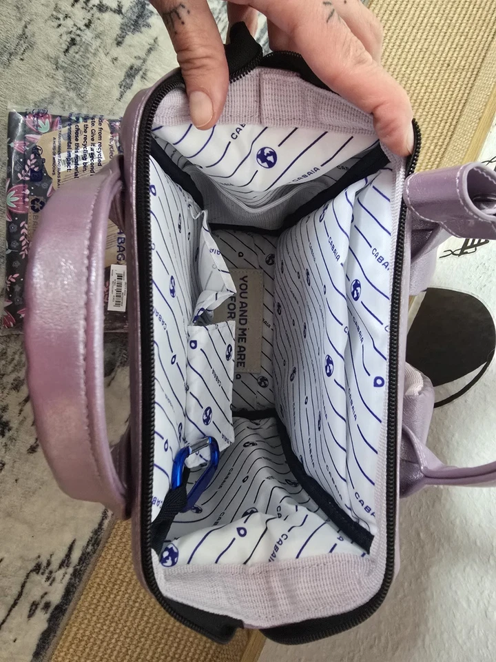 Cabaia Rucksack Flieder Metallic In XS Neuwertig Top Zustand. Wie Neu - Bild 3 von 4