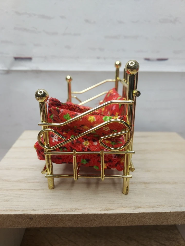 Travesseiros de colchão vintage metal cor bronze móveis em miniatura para casa de bonecas cama de dia - Imagem 3 de 4