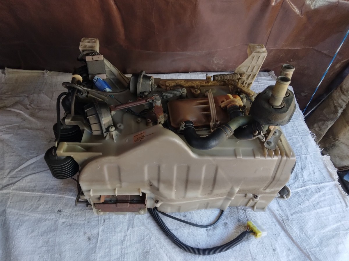 84-86 NISSAN Z31 300ZX HEATER CORE ASSEMBLY 27110-01P02 OEM
