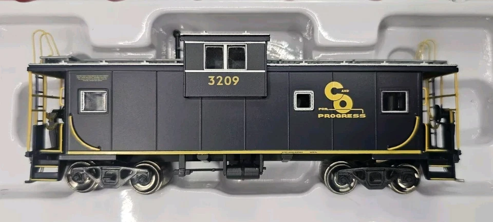 20 006 220 Atlas Master Line C&O Extended Vision Caboose - Image 3 of 4