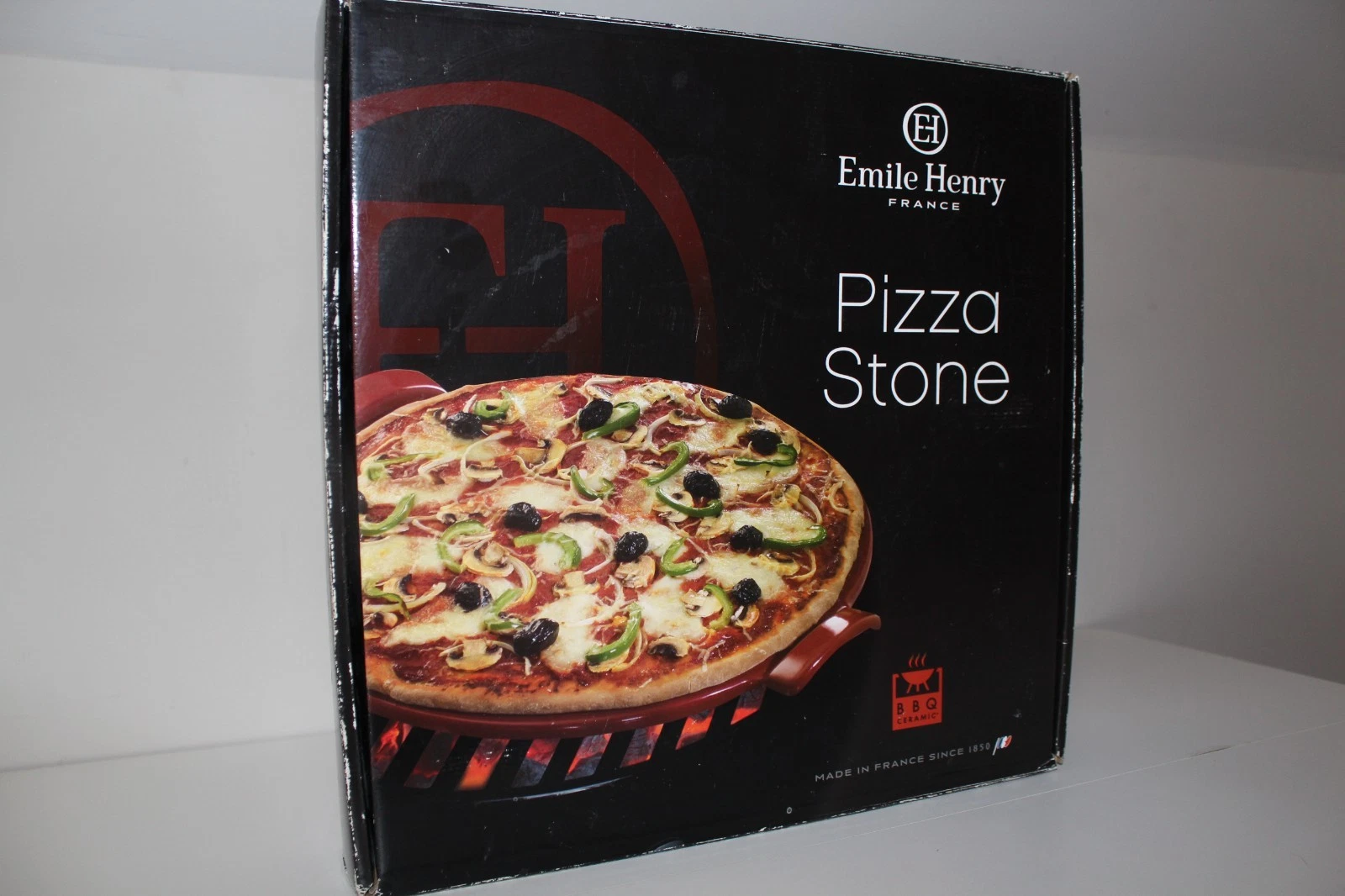 Emile Henry 14.5-Inch Round Smooth Ceramic BBQ Pizza Stone Bakeware, Charcoal
