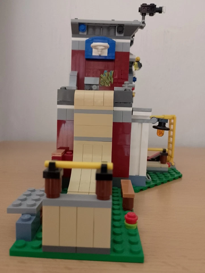 LEGO Creator 31081 Modular Skate House, photo 3 of 5