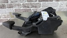 Mercedes Benz E-Klasse W211 Brems und Gas Pedal A2116840918