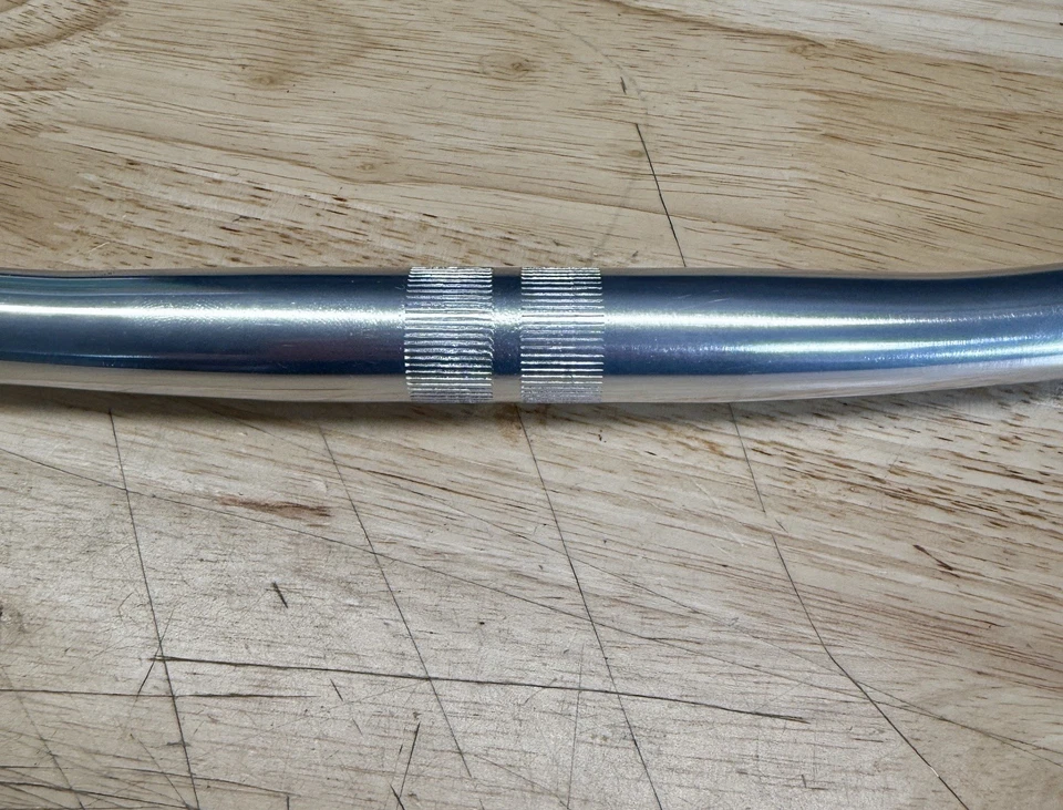 Manillar de MTB de aleación Sunlite Swedged plateado 25,4 mm 600 mm barrido trasero 6 ° aluminio Foto 2 de 4