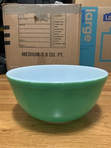 Vintage Pyrex #403 Primary Green Mixing /Nesting Bowl 2 1/2 Quart USA