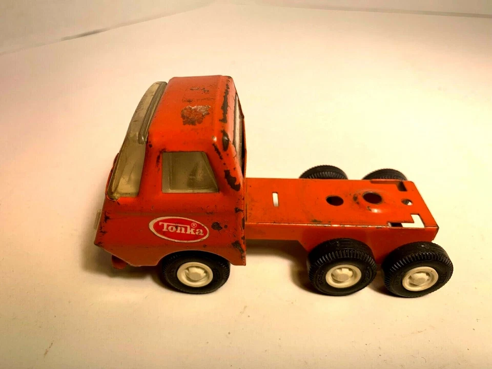 Vintage Tonka  Minnie Tractor  Pressed Steel  - Image 2 of 4