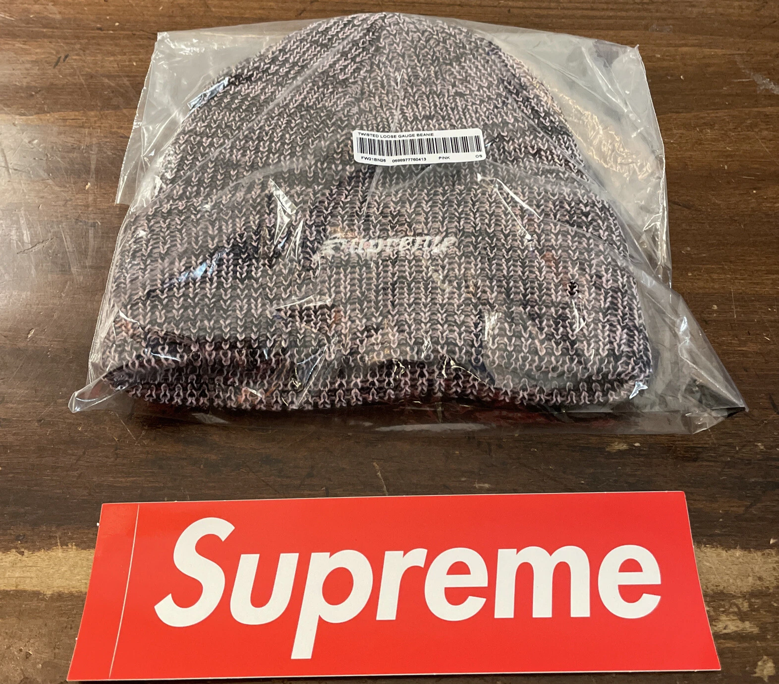 BONNET TORSADÉ SUPRÊME JAUGE LÂCHE   ROSE OS (FW21 SEMAINE 3) & AUTOCOLLANT BOGO / NEUF