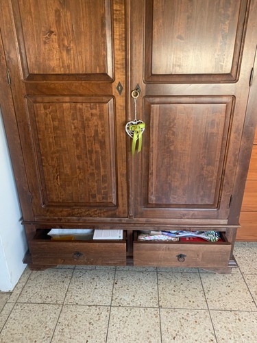 armadio a due ante con cassetti, marrone, stile arte povera - Foto 3 di 3