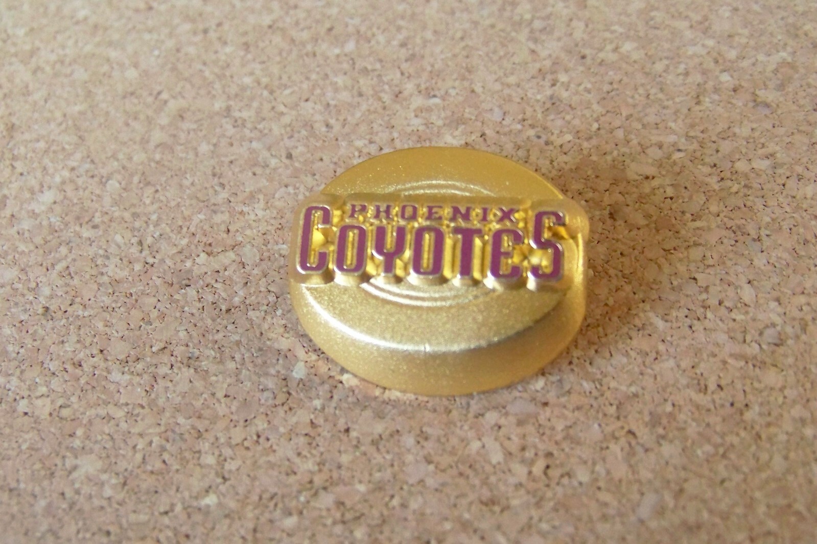 Phoenix Coyotes gold tone hockey puck lapel pin  NHL