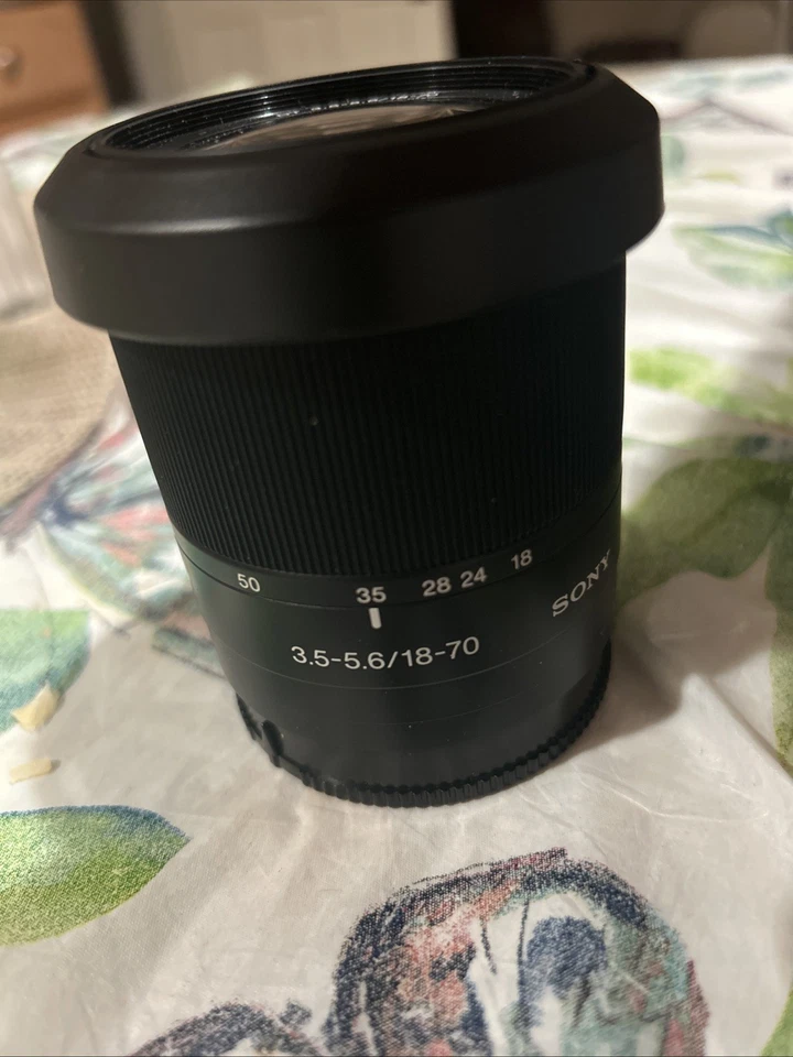 Sony DT 18-70mm f/3.5-5.6 Zoom Lens (A-Mount) – Excellent Condition - Image 2 of 3