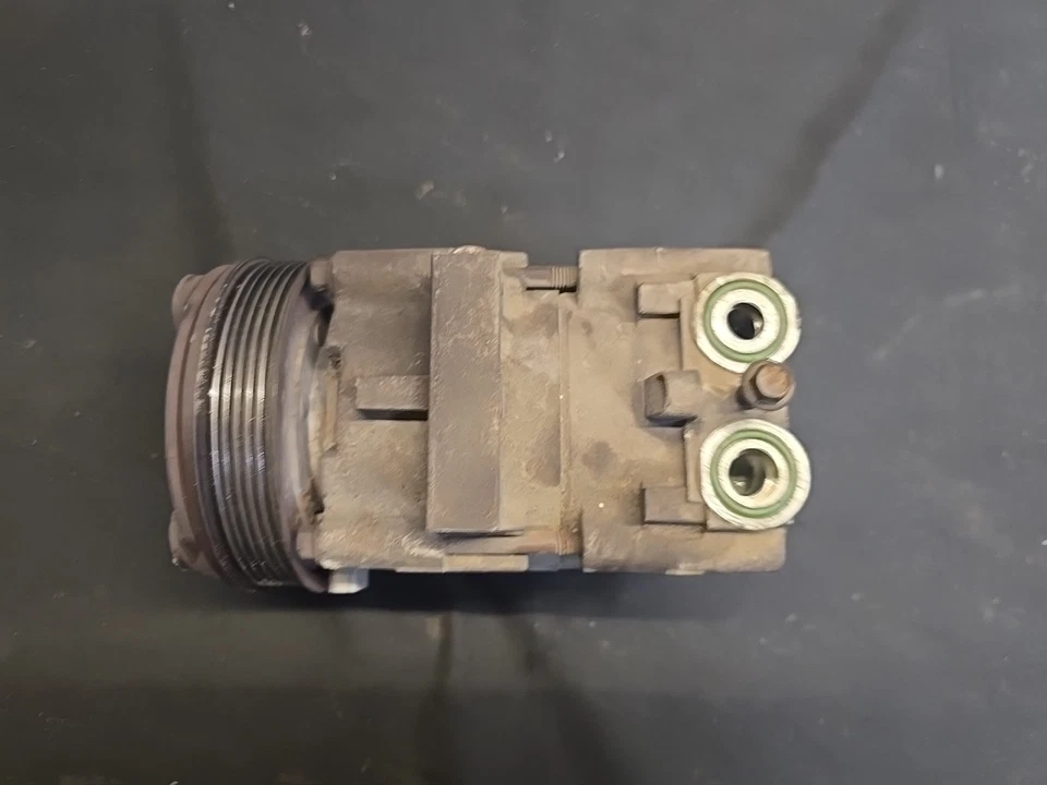 1997 Ford F-150 A/C Compressor F7lz-19703-aa - Imagem 2 de 4