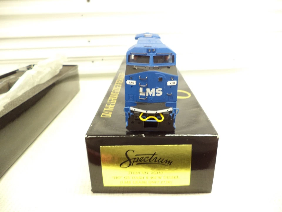 Bachmann Ho 86030, Dash 8-40CW Locomotive, LMS Leasing 728 - Image 2 of 4