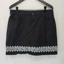 Croft  Barrow Black SKORT Womens Size 12 White Embroidered Pockets Zip Stretch