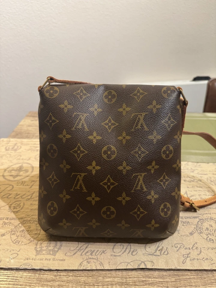 Auténtico bolso de hombro Louis Vuitton Musette salsa monograma lona. Foto 2 de 4