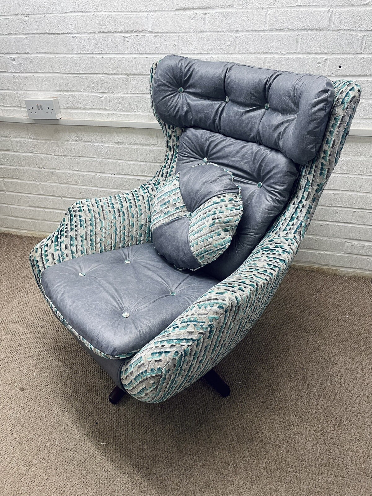 Deposit only!! Newly Upholstered Parker Knoll 2 Eggs Chairs and 3 seats