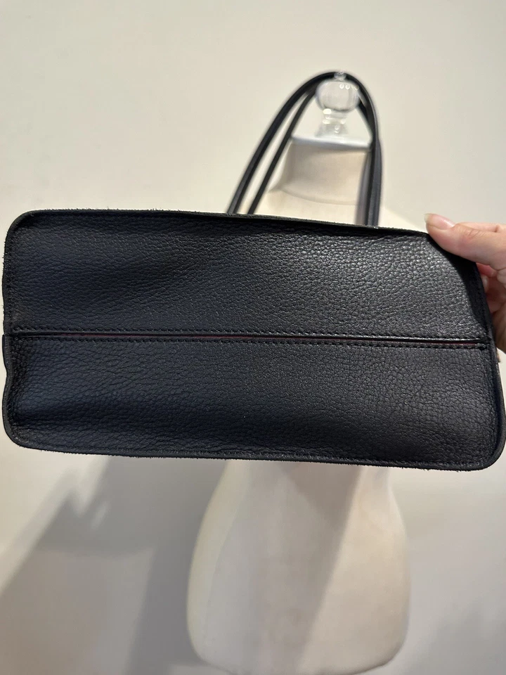 Bolso de Hombro HAMMITT Oliver Mediano Cuero Serpiente Blanco y Negro Foto 2 de 4