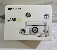 Hollyland Lark M2 Wireless Lapel 2-Mic Set USB-C Lightning Charge Case White