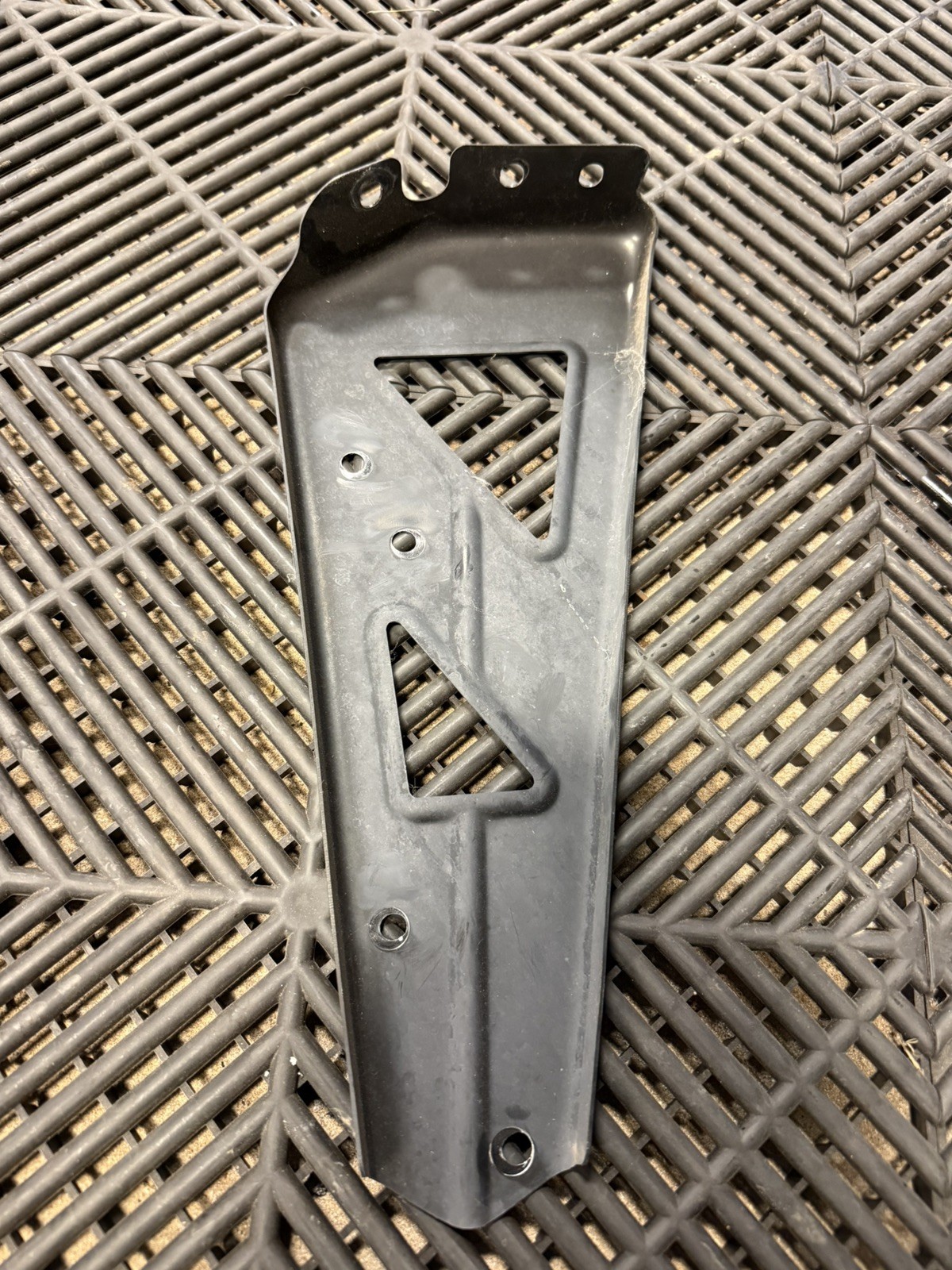 2018 Mclaren 570s Rear LH Left Bracket Support 13A3512CP