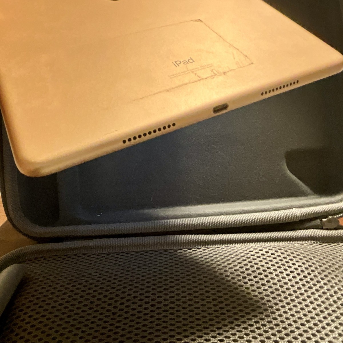 Apple iPad 6th Gen (2018) A1954 Wi-Fi 32GB Gold 9.7