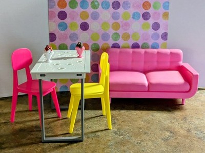 2021 Barbie DREAM HOUSE DINING TABLE w/Silver Legs, 2 CHAIRS & Pink SOFA