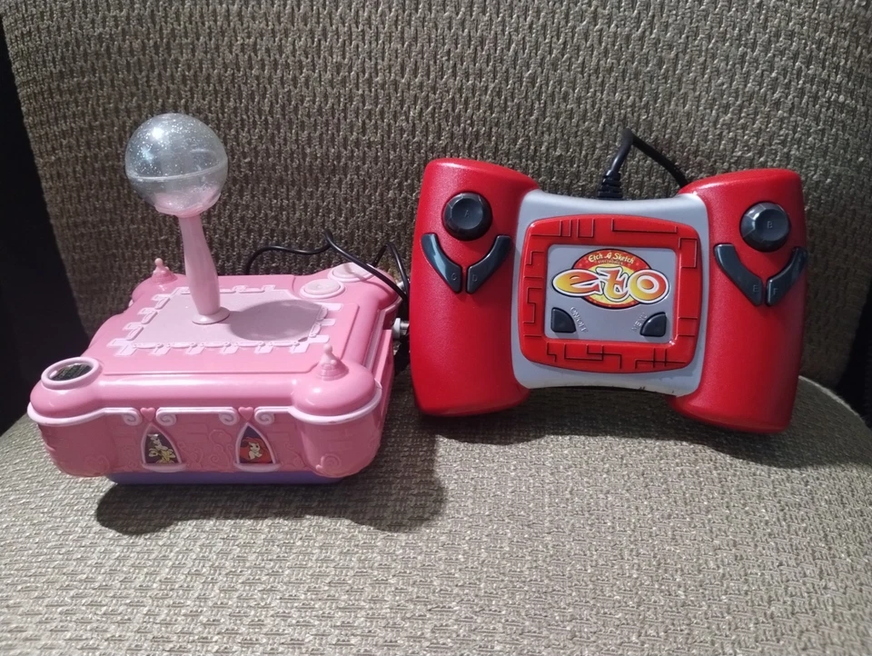 Videojuegos electrónicos Plug & Play de Etch A Sketch y Disney Princess para TV Foto 3 de 4