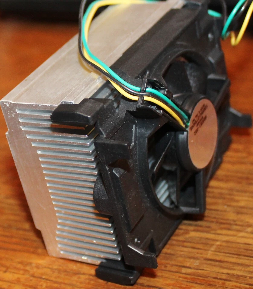 INTEL A65061-002 SOCKET 478 109X9412T5H046 12 VDC 0.16 A CPU FAN SANYO DENKI - Image 2 of 3