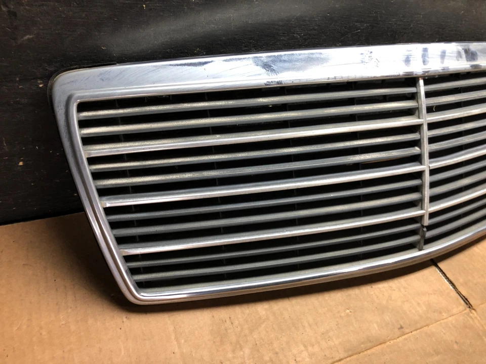 Mercedes-Benz W140 S600 S500 S320 1994 a 1998 parrilla superior delantera OEM A0453 DG1 Foto 2 de 4