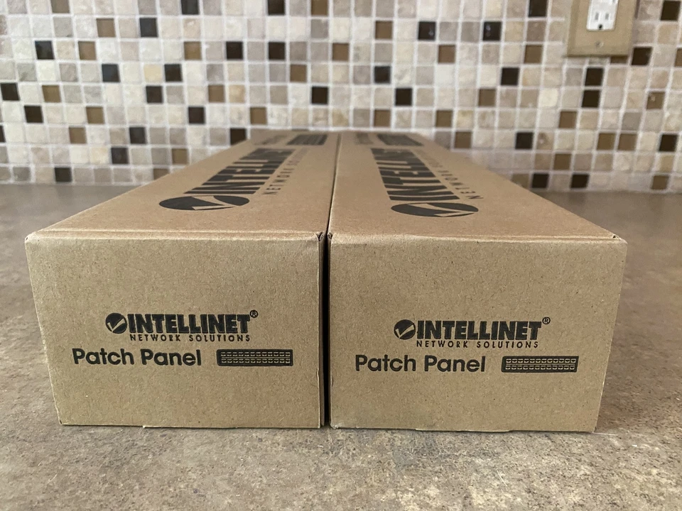 24 PORT CAT5E ETHERNET NETWORK RACKMOUNT PATCH PANEL INTELLINET 513555 A5-109 - Image 2 of 4