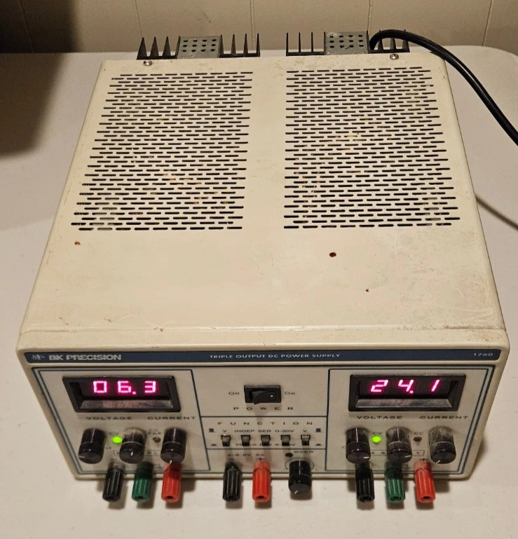 Fuente de alimentación Bk Precision 1760 DC doble canal triple salida - probada y funcionando Foto 2 de 2