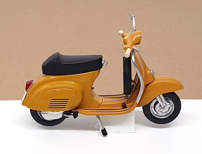 Norev 1/18 Scale 182080 - Vespa 50 N Scooter Motorbike - Positano Yellow - Image 3 of 4