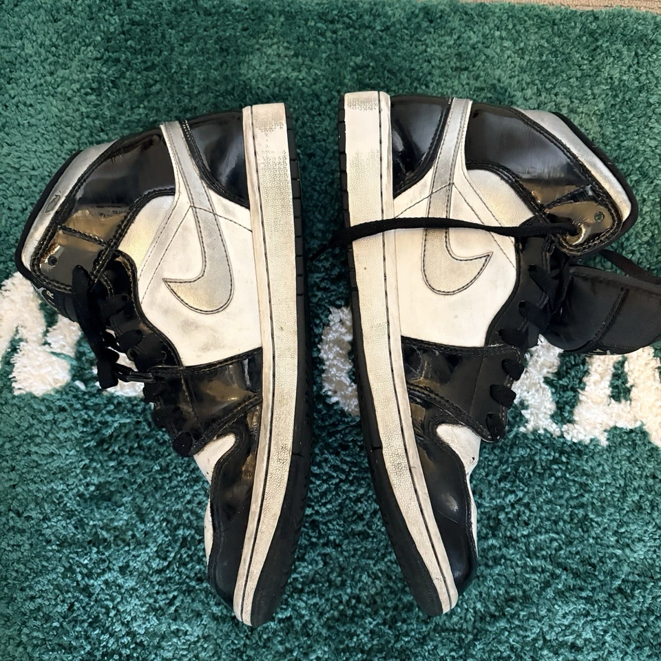 Nike Jordan 1 Mid SE Patente Negro Dorado Talla 9.5 852542-007 Usado/Usado Foto 3 de 4