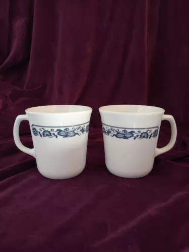 CORELLE OLD TOWN BLUE ONION Set of 2 Coffee Cups Mugs Vintage