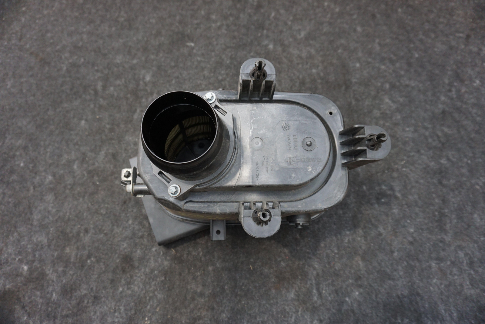 Maserati Ghibli 2014-2017 Front Right Air box top P/N 673007389