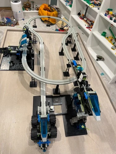 LEGO 6991 Space Unitron Monorail Transport Base. (Complete, but only 1 mini fig)
