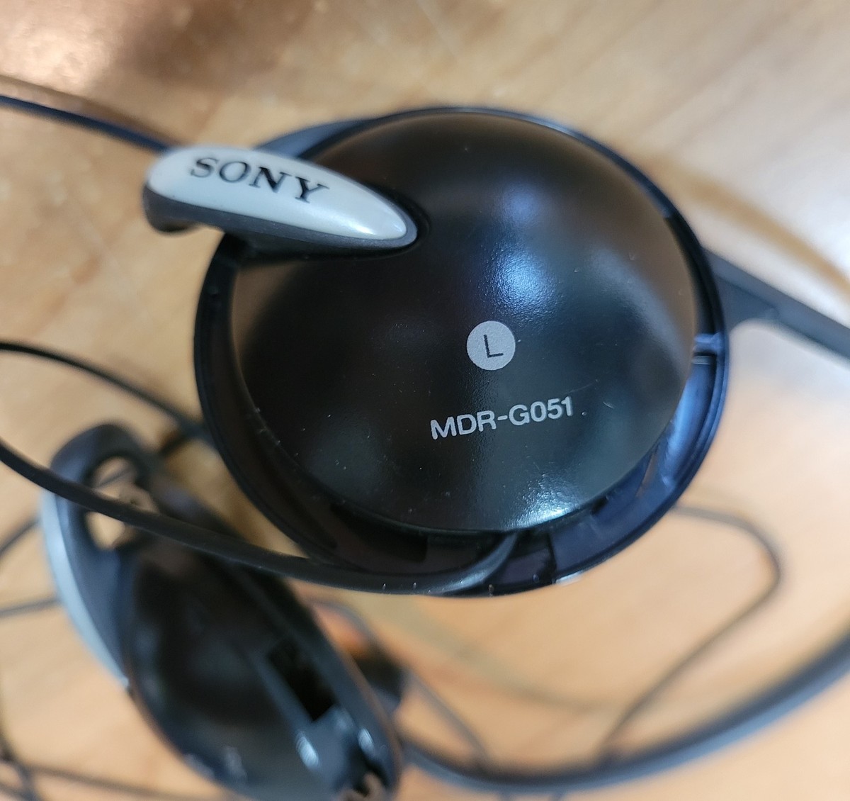 Sony MDR-G051 Classic Stereo Sports Headphones 3.5mm Needs Pads