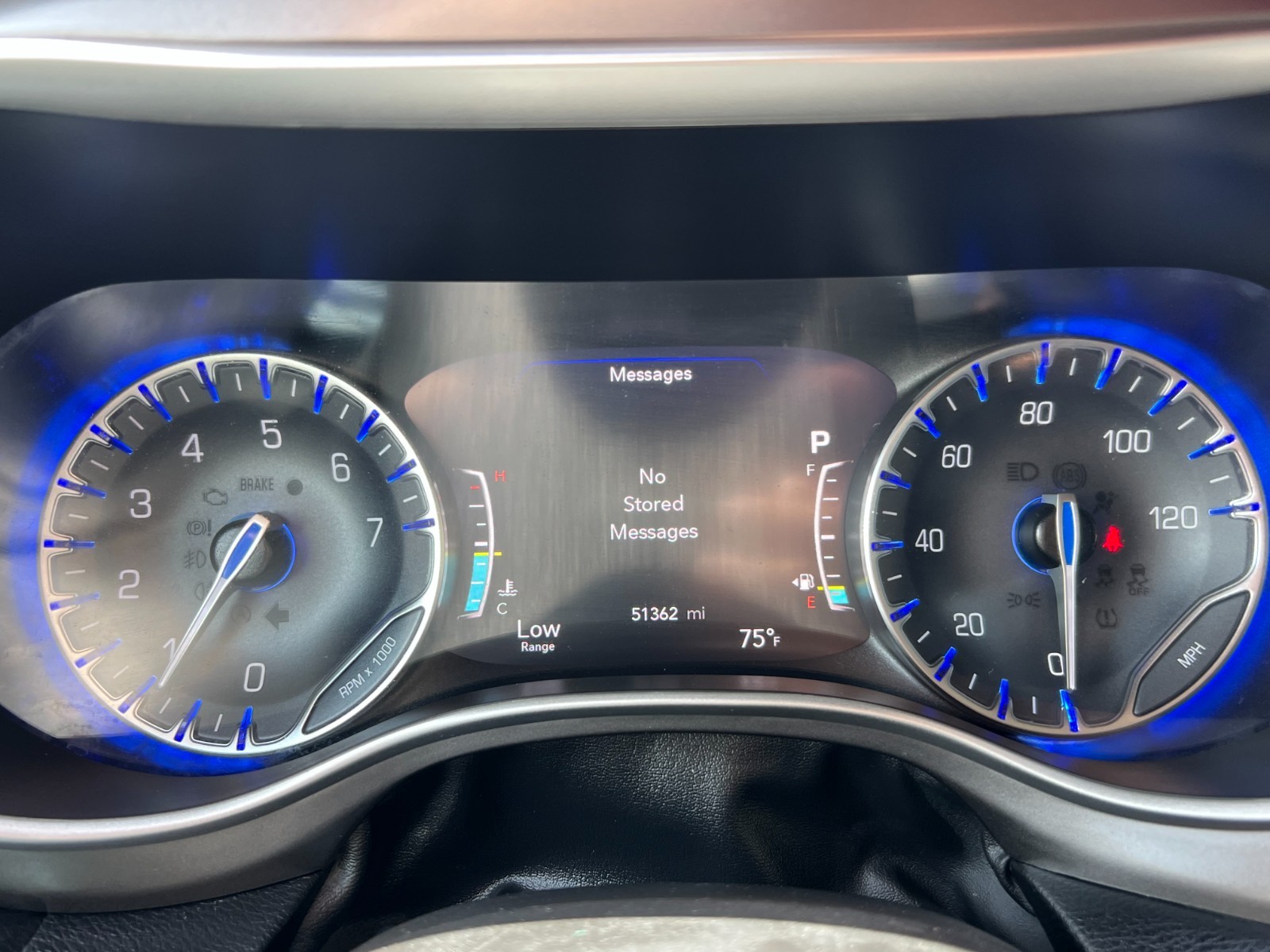 Chrysler Pacifica - Image 20