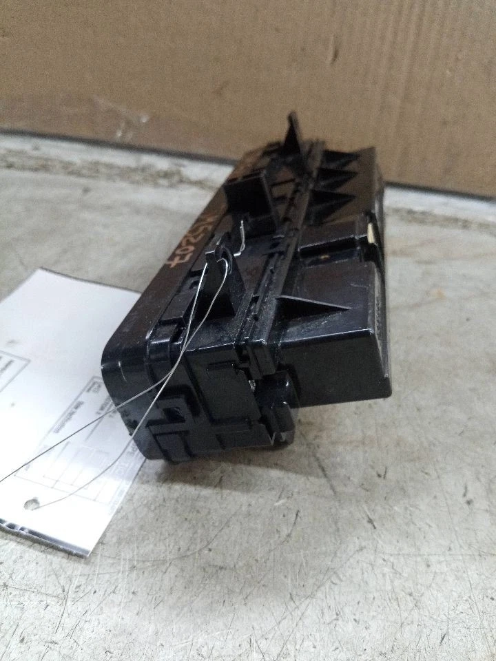 TOYOTA COROLLA 17-19(Sdn), automatic temperature control JM5207 - image 3 of 4