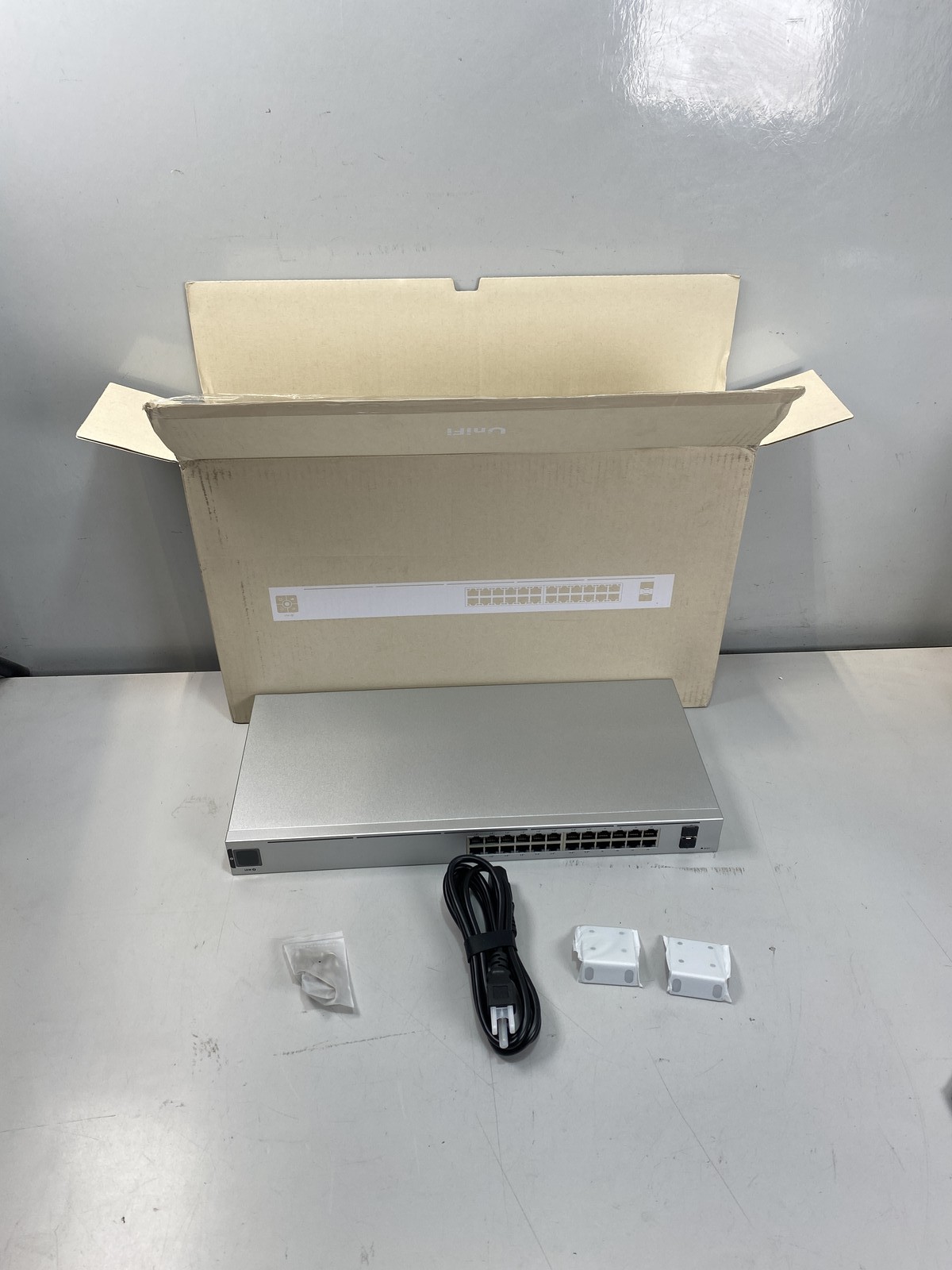 Ubiquiti UniFi 24-Port Gigabit PoE+ Compliant Managed Switch with SFP