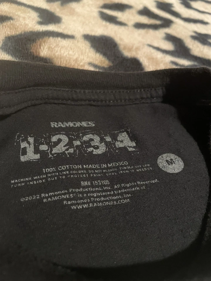 Camiseta De Colección RAMONES 1234 Mediana Negra Clásica Punk Rock Nueva York CBGB Camiseta Foto 3 de 4