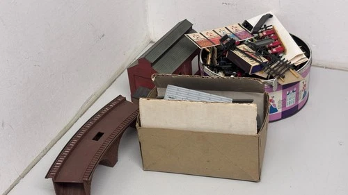 Assorted Model Railway Accessories - OO – Unboxed