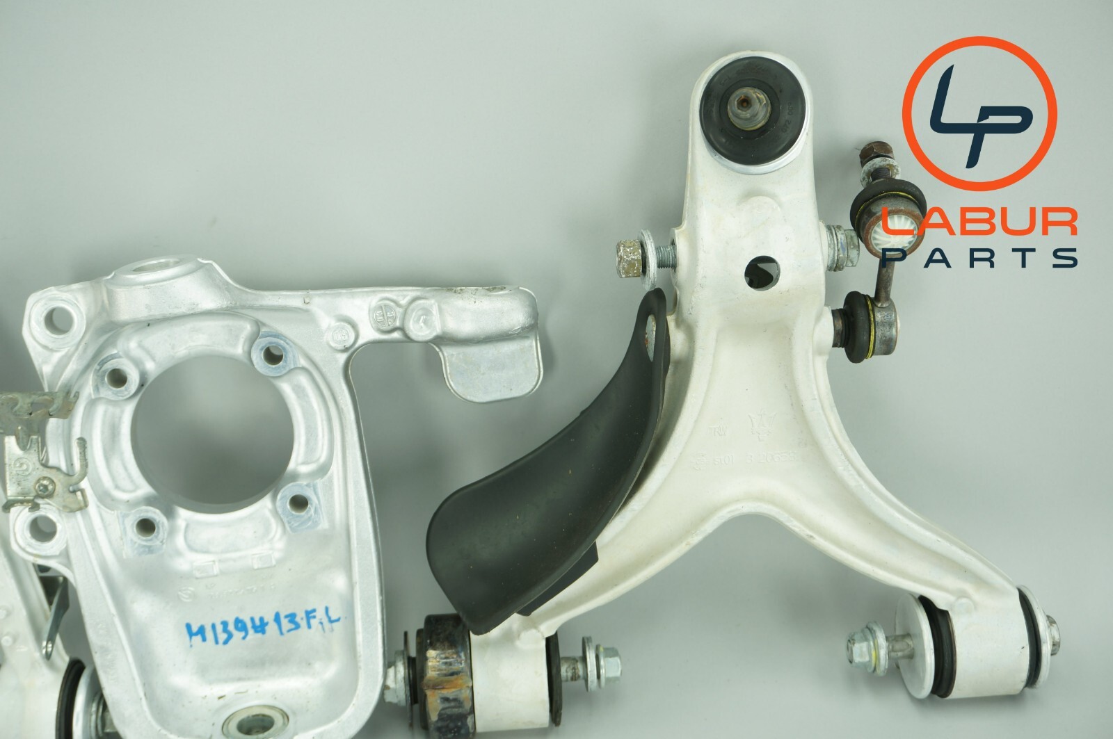 M139 04-08 Maserati Quattroporte Front Left Driver Side Control Arm Set Z3517
