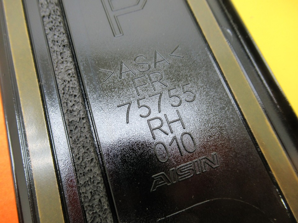 MOLDING DOOR GLASS WINDOW Passenger SIDE FRONT CAR RF TOYOTA CAMRY 18